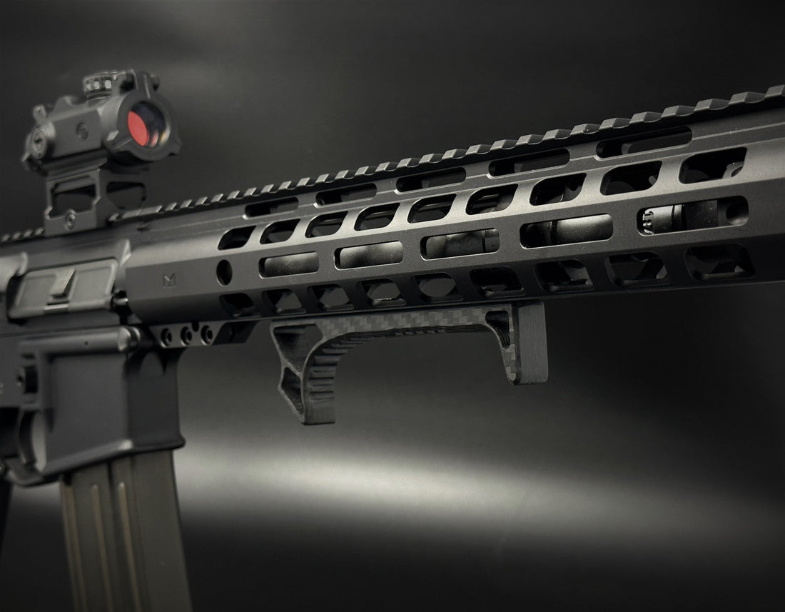 "Moruzzi Straightedge Carbon Fiber Tactical Handstop: Precision and control for firearms."